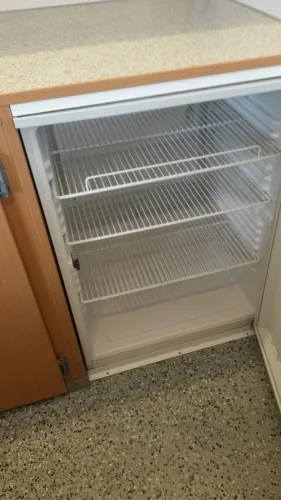 Bild 8 anzeigen: Vemus Verkaufsanhänger